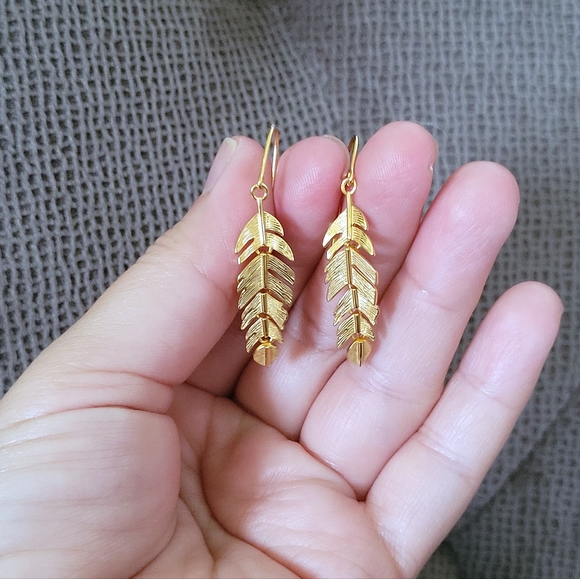 Rachel Zoe Jewelry - Rachel Zoe Textured Gold💛 Feather🪶 Earrings - NIB
